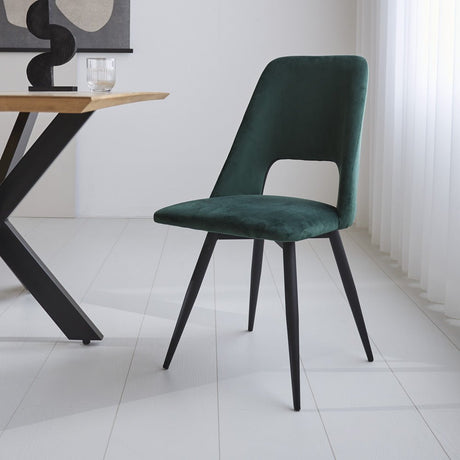 Esszimmerstuhl Mila Dimehouse Grün LxBxH 66x57x49 Stoff Stimmungsvolles Foto diagonal von vorne