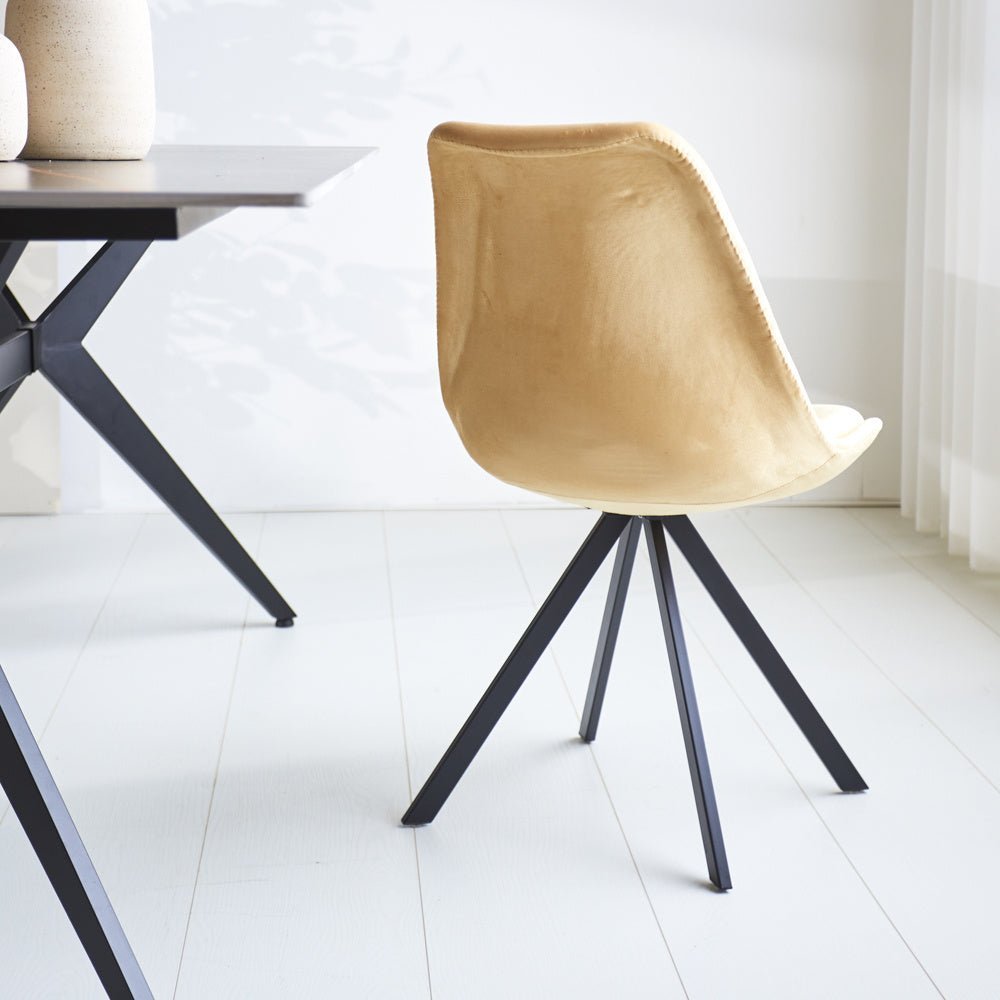 Esszimmerstuhl Jace Dimehouse Beige LxBxH 70x58x53 Stoff Stimmungsvolle Fotodiagonale Rückansicht