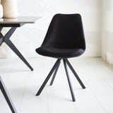 Esszimmerstuhl Jace Dimehouse Schwarz LxBxH 70x58x53 Stoff Stimmungsvolles Foto diagonal von vorne