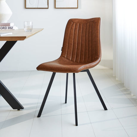 Esszimmerstuhl Jimmy Kunstleder Dimehouse Cognac LxBxH 75x57x51 Kunstleder Stimmungsvolles Foto schräge Vorderansicht