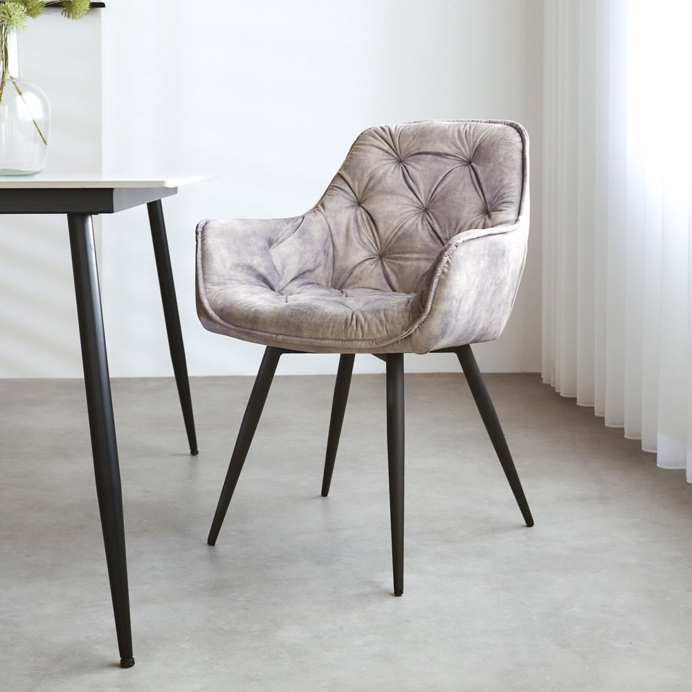 Esszimmerstuhl Audrey Dimehouse Grau LxBxH 71x68x49 Stoff Stimmungsvolles Foto diagonal von vorne