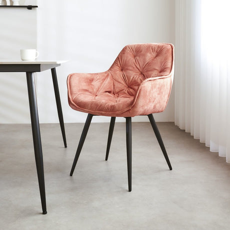 Esszimmerstuhl Audrey Dimehouse Rosa LxBxH 71x68x49 Stoff Stimmungsvolles Foto diagonale Vorderansicht