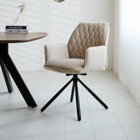 Esszimmerstuhl Novan Bouclé Dimehouse Beige LxBxH 67x59x57 Stoff Stimmungsvolles Foto diagonale Vorderansicht
