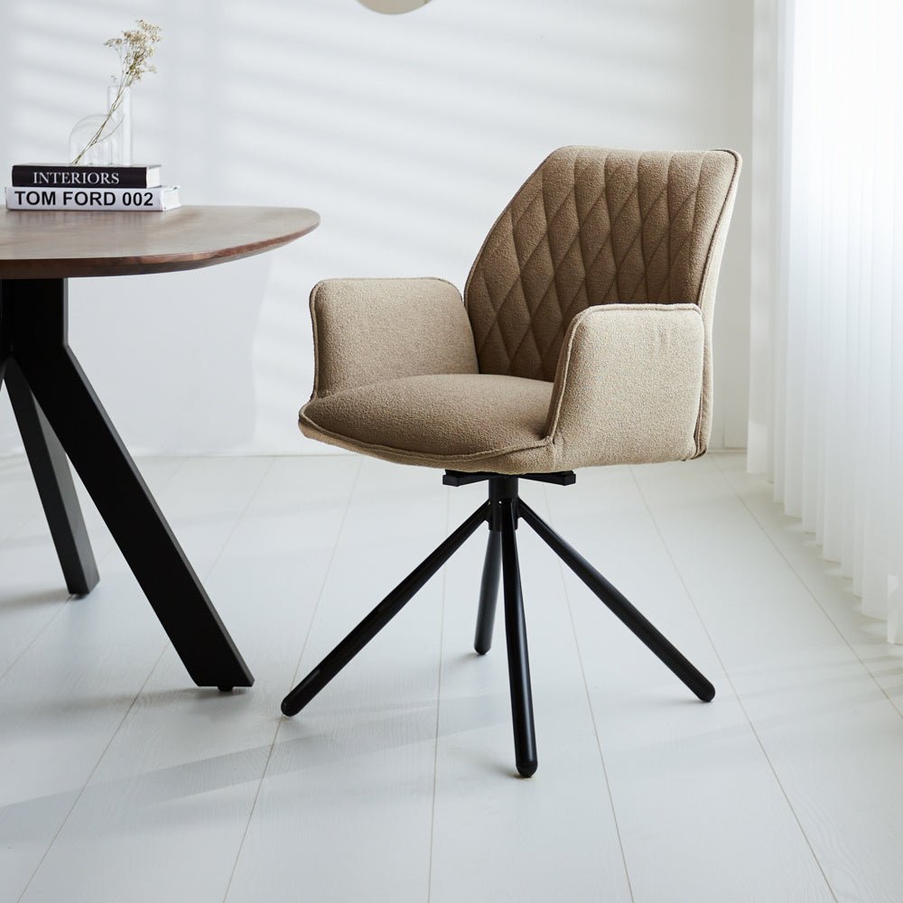 Esszimmerstuhl Novan Bouclé Dimehouse Taupe LxBxH 67x59x57 Stoff Stimmungsvolles Foto diagonale Vorderansicht