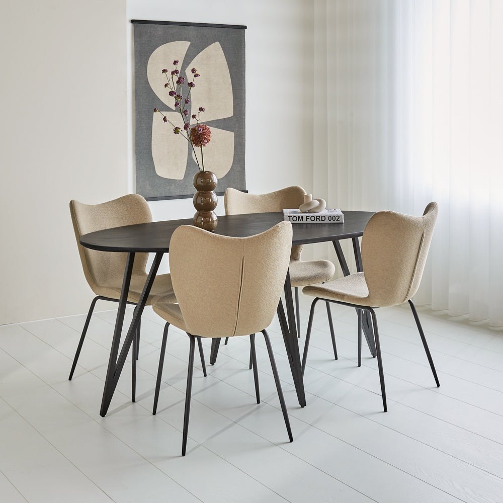Esszimmerstuhl Sia Dimehouse Taupe LxBxH 72x55x51 Stoff Stimmungsvolles Foto diagonal von vorne