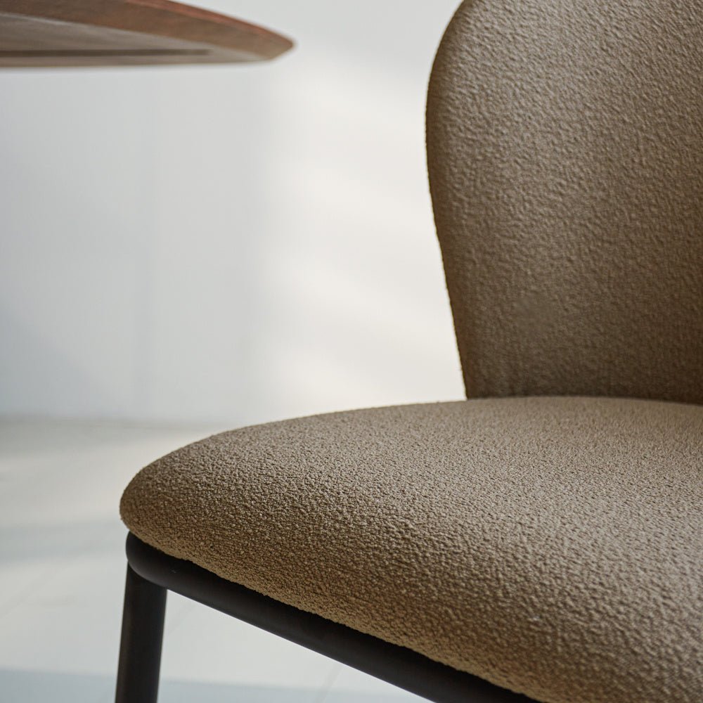 Esszimmerstuhl Tess Dimehouse Taupe LxBxH 65x62x56 Stoff Stimmungsvolles Fotodetail