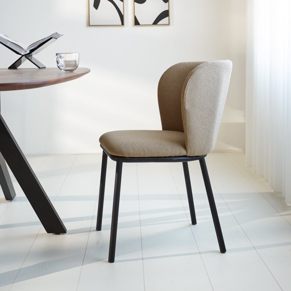 Esszimmerstuhl Tess Dimehouse Taupe LxBxH 65x62x56 Stoff Stimmungsvolle Foto-Seitenansicht