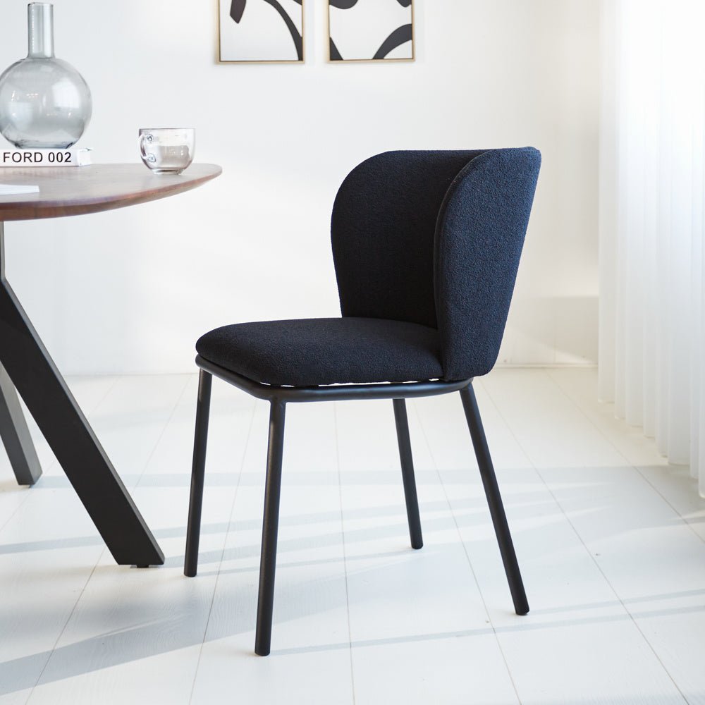 Esszimmerstuhl Tess Dimehouse Schwarz LxBxH 65x62x56 Stoff Stimmungsvolle Foto-Seitenansicht