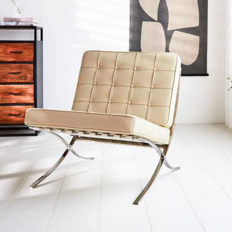 Sessel Expo Dimehouse Creme LxBxH 80x78x78 Rindsleder Stimmungsvolles Foto diagonale Vorderansicht