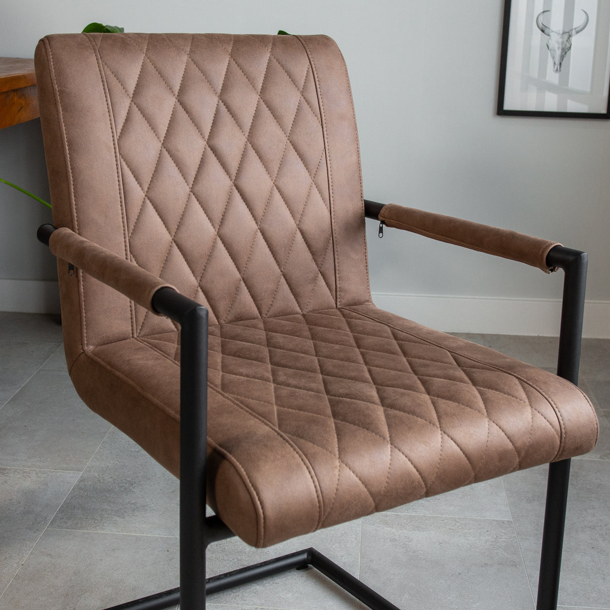 Esszimmerstuhl Dean Dimehouse Taupe LxBxH 70x58x57 Stoff Stimmung Foto Detail