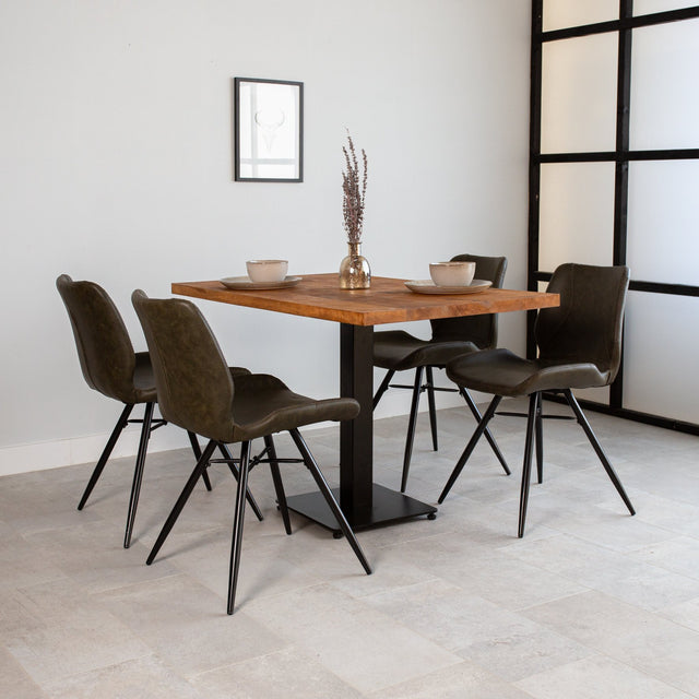 Esstisch Bistrotisch Rechteck Dimehouse Braun LxBxH 126x76x7 Mangoholz Stimmungsvolles Foto diagonal von vorne