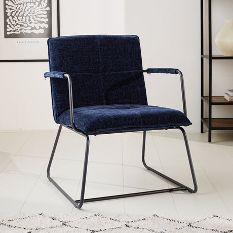 Sessel Hailey Chenille Dimehouse Blau LxBxH 66x64x37 Stoff Stimmungsvolles Foto diagonal von vorne