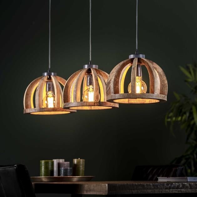 Hängelampe Madri DH Interior Mango LxBxH 102x38x35 Mangoholz Stimmungsvolles Foto diagonal von vorne