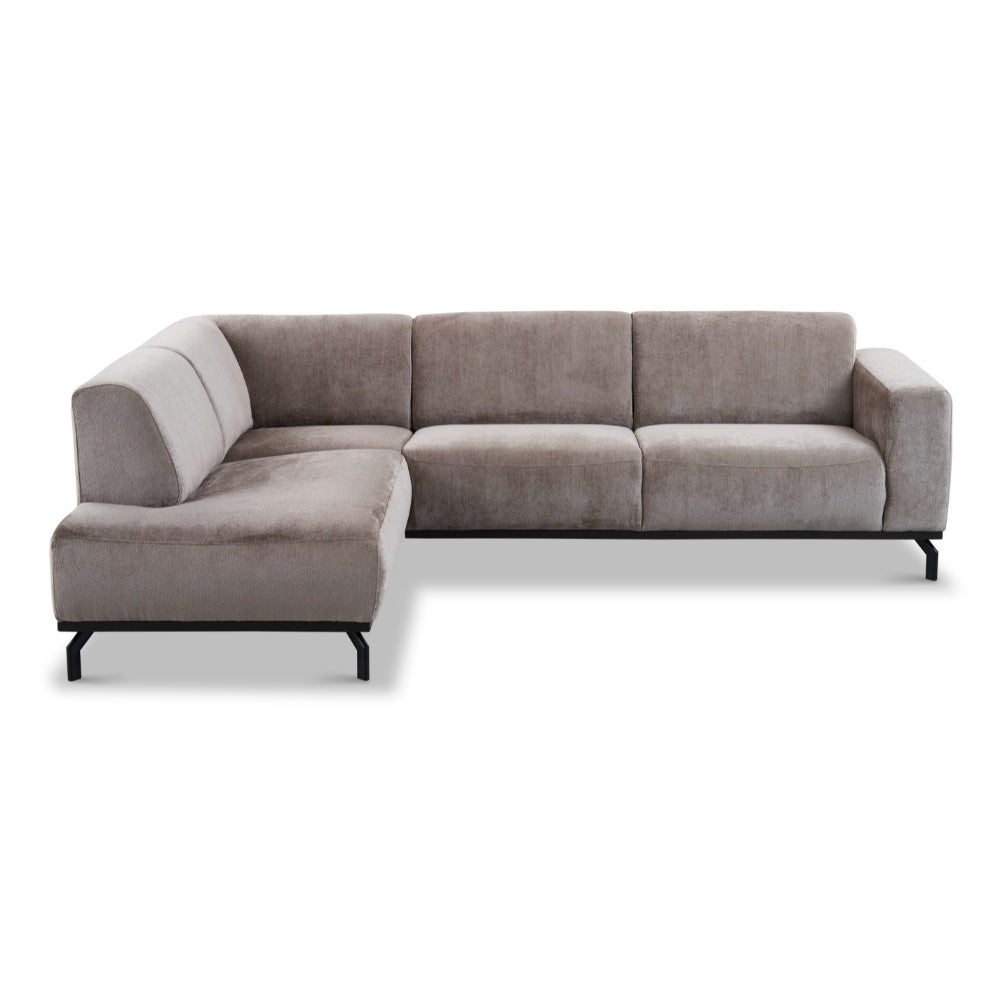 Sofa Chloe DeGeBe Taupe Stoff Stimmungsvolles Foto diagonale Vorderansicht