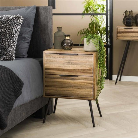 Nachttisch Sven DH Interior Weathered LxBxH 64x49x34 Teak Stimmungsvolles Foto diagonale Vorderansicht
