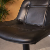 Barhocker Jason Dimehouse Schwarz LxBxH 82x52x39 Kunstleder Stimmungsvolles Fotodetail