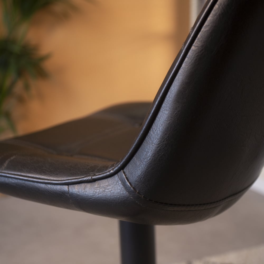 Barhocker Jason Dimehouse Schwarz LxBxH 82x52x39 Kunstleder Stimmungsvolles Fotodetail