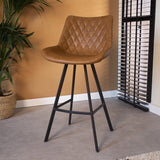 Barhocker Juno Dimehouse Cognac LxBxH 86x56x56 Kunstleder Stimmungsvolles Foto schräge Vorderansicht