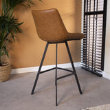 Barhocker Juno Dimehouse Cognac LxBxH 86x56x56 Kunstleder Stimmungsvolles Foto diagonale Rückansicht