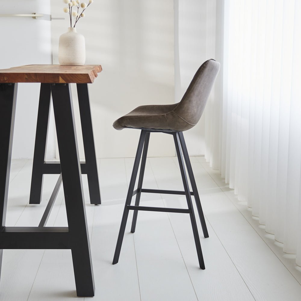 Barhocker Juno Dimehouse Taupe LxBxH 86x56x56 Kunstleder Stimmungsvolle Foto-Seitenansicht