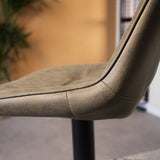 Barhocker Keston Dimehouse Grün LxBxH 82x52x39 Mikrofaser Stimmungsvolles Fotodetail
