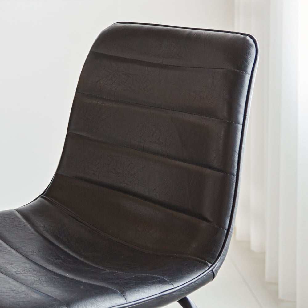 Barhocker Mark Kunstleder Dimehouse Schwarz LxBxH 79x65x54 Kunstleder Stimmungsvolles Fotodetail
