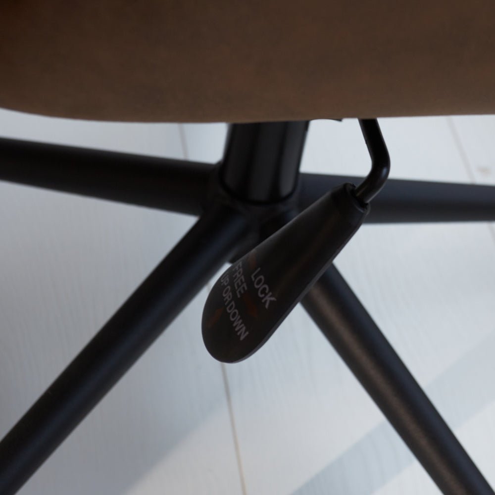Bürostuhl Novan Dimehouse Taupe LxBxH 72x63x58 Stoff Stimmungsvolles Fotodetail