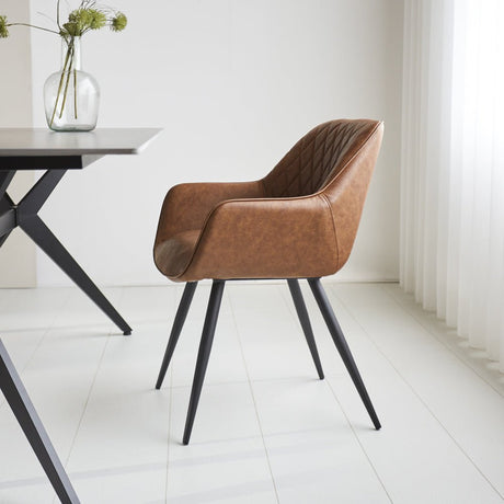 Esszimmerstuhl Cara Dimehouse Cognac LxBxH 78x65x57 Kunstleder Stimmungsvolles Foto Seitenansicht