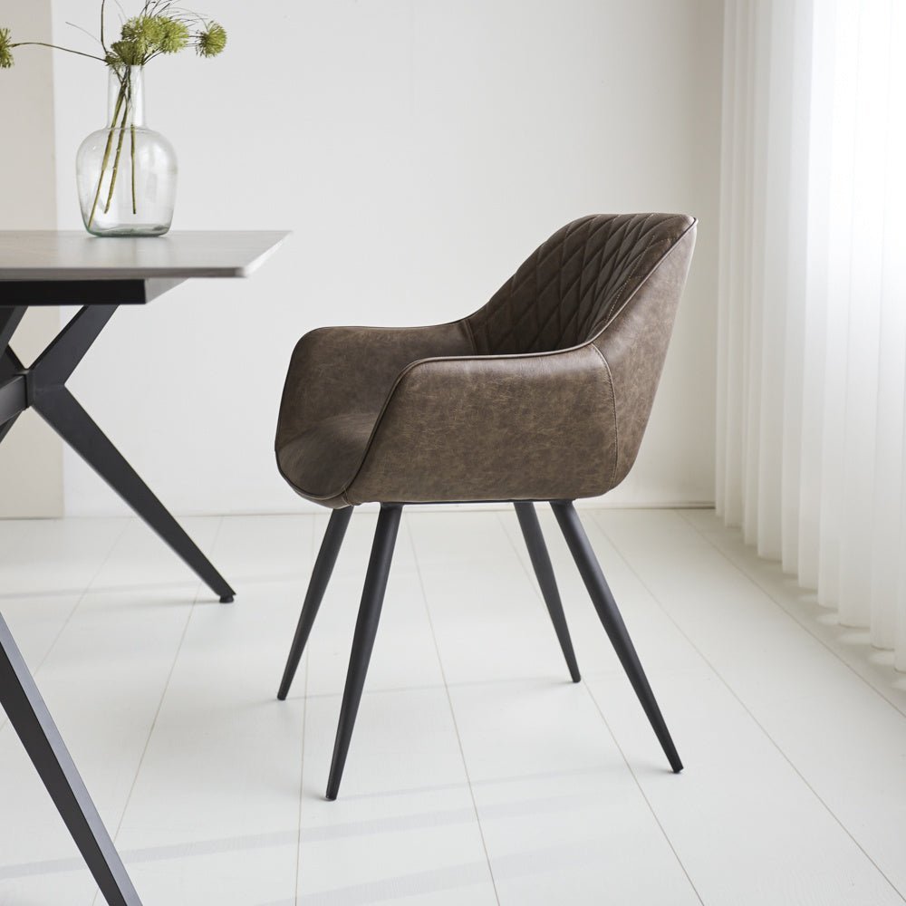 Esszimmerstuhl Cara Dimehouse Taupe LxBxH 78x65x57 Kunstleder Stimmungsvolle Foto-Seitenansicht