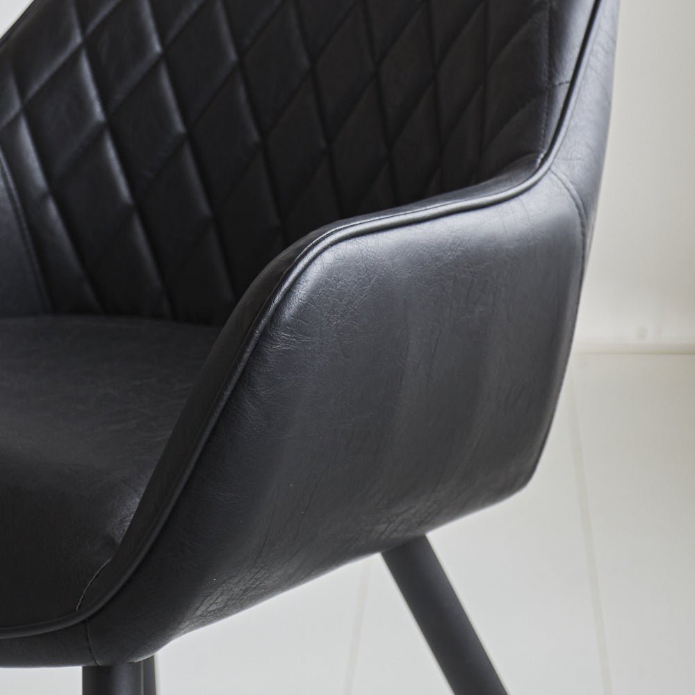 Esszimmerstuhl Cara Dimehouse Schwarz LxBxH 78x65x57 Kunstleder Stimmungsvolles Fotodetail