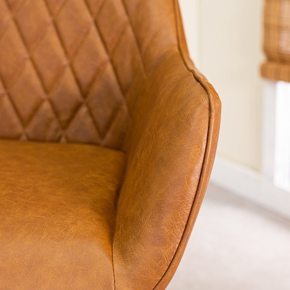 Esszimmerstuhl Gian Dimehouse Cognac LxBxH 73x65x50 Kunstleder Stimmungsvolles Fotodetail