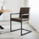Esszimmerstuhl Kuba Dimehouse Taupe LxBxH 71x59x58 Kunstleder Stimmungsfoto schräger Vorderansicht