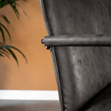 Sessel Hailey Ökoleder Dimehouse Anthrazit LxBxH 66x64x37 Öko-Leder Stimmungsvolles Fotodetail