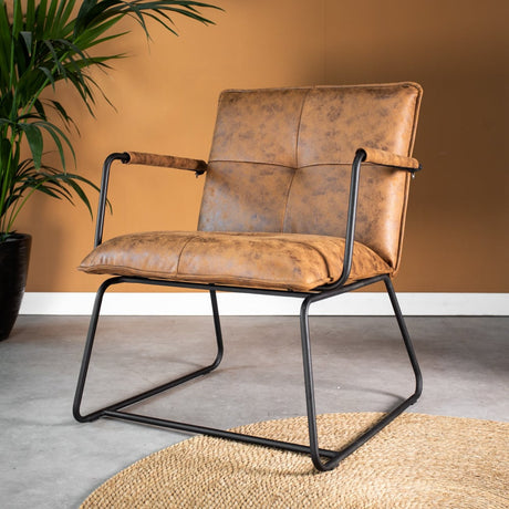 Sessel Hailey Ökoleder Dimehouse Cognac LxBxH 66x64x37 Öko-Leder Stimmungsvolles Foto diagonale Vorderansicht