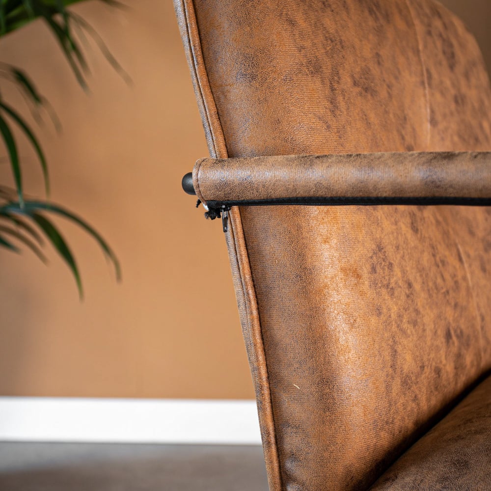 Sessel Hailey Ökoleder Dimehouse Cognac LxBxH 66x64x37 Öko-Leder Stimmungsvolles Fotodetail