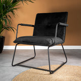Sessel Hailey Samt Dimehouse Dunkelgrün LxBxH 66x64x37 Samt Stimmungsvolles Foto diagonal von vorne