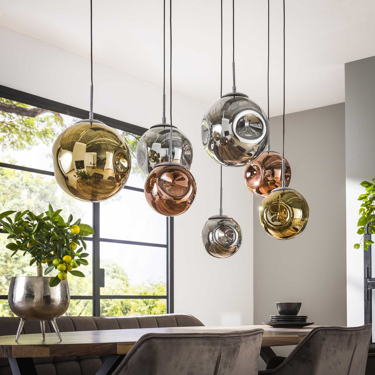 Hängelampe Ada DH Interior Silber LxBxH 135x73x37 Silber Ambientefoto schräge Vorderansicht