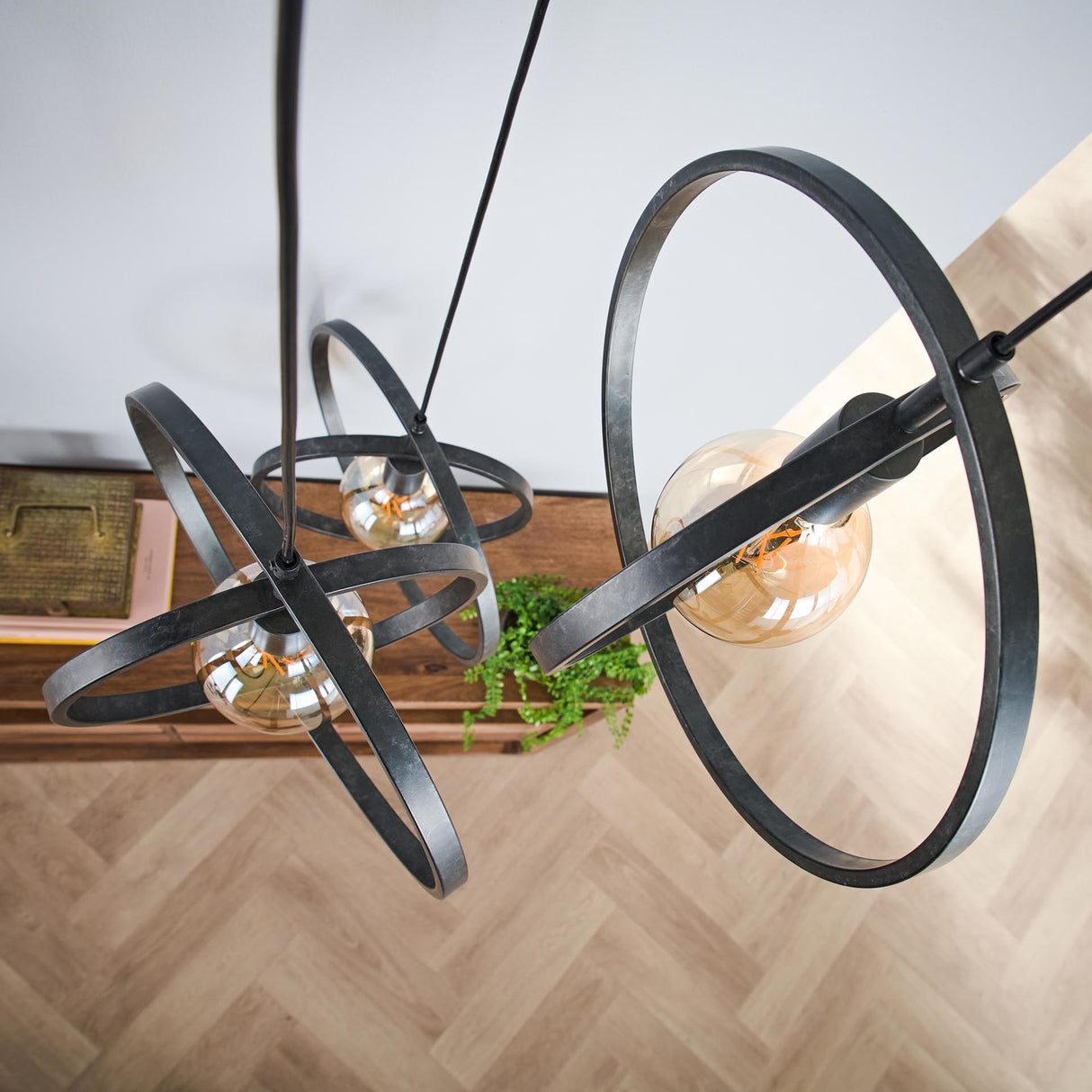 Hängelampe Otan DH Interior Anthrazit LxBxH 48x46x45 Metall Atmosphärisches Fotodetail