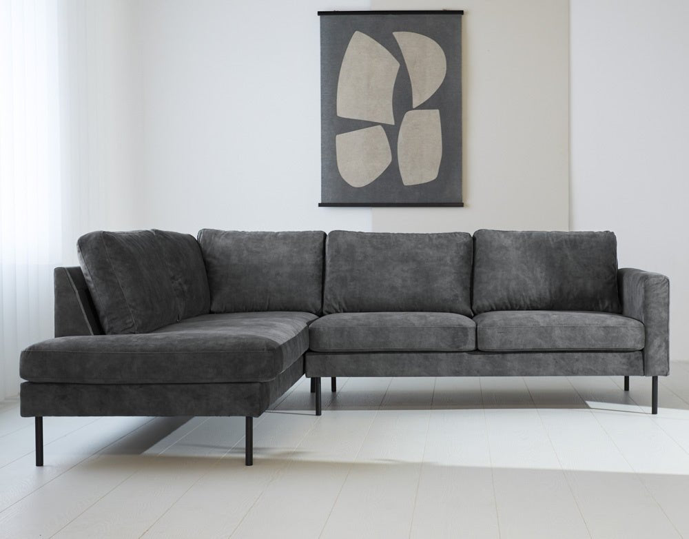 Sofa Gaya DeGeBe Anthrazit Stoff Stimmungsvolles Foto Vorderansicht