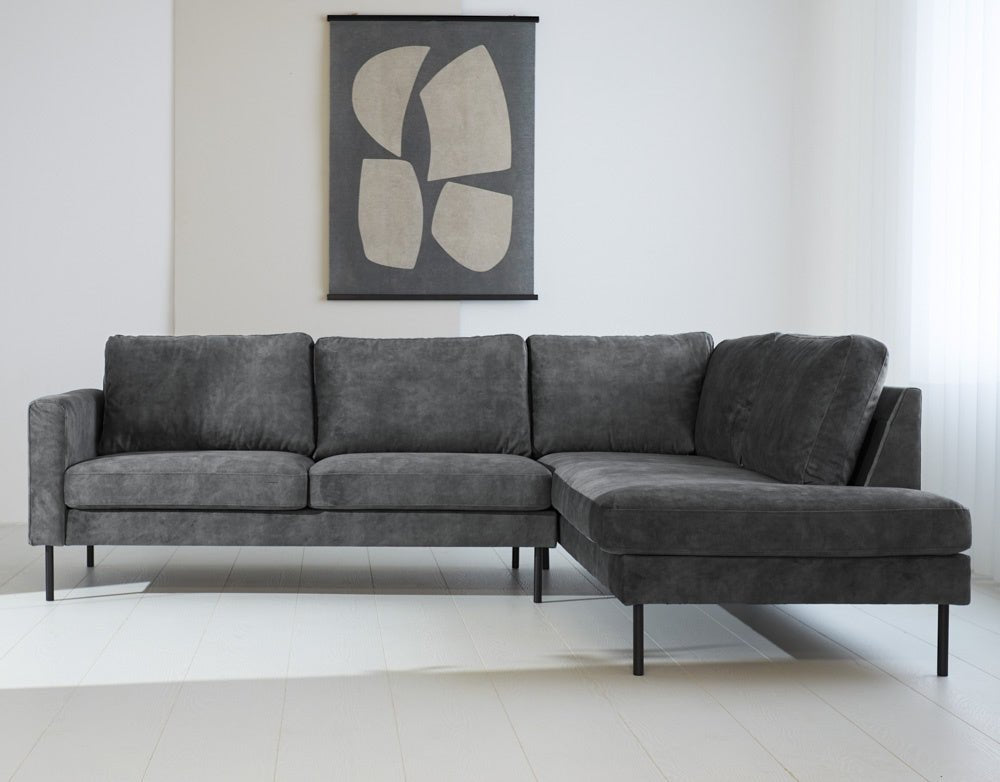 Sofa Gaya DeGeBe Anthrazit Stoff Stimmungsvolles Foto Vorderansicht