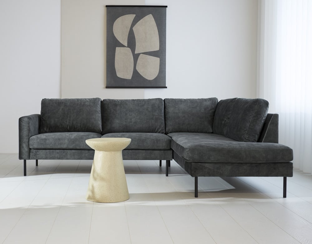 Sofa Gaya DeGeBe Anthrazit Stoff Stimmungsvolles Foto Vorderansicht