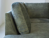 Sofa Gaya DeGeBe Grüner Stoff Stimmungsvolles Fotodetail