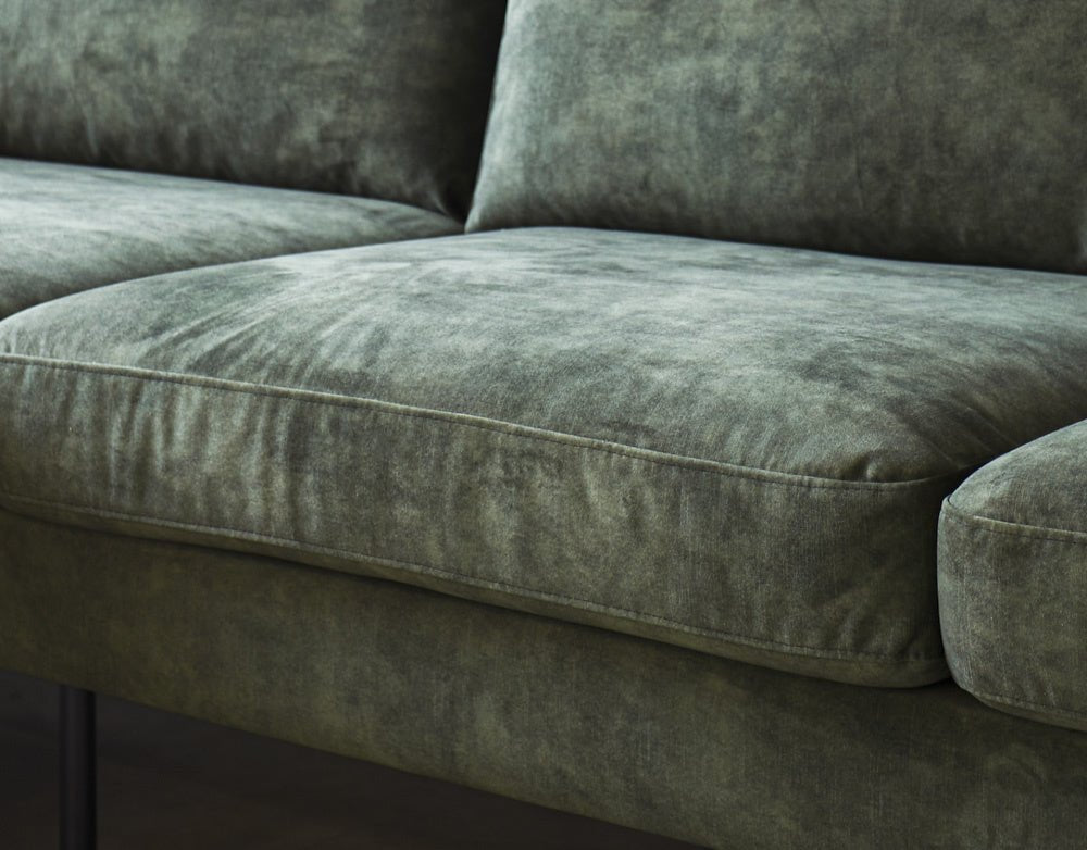 Sofa Gaya DeGeBe Grüner Stoff Stimmungsvolles Fotodetail
