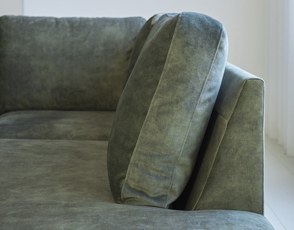 Sofa Gaya DeGeBe Grüner Stoff Stimmungsvolles Fotodetail