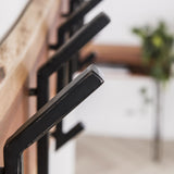 Garderobe Levi DH Interior Akazie LxBxH 105x38x15 Akazienholz Stimmungsvolles Fotodetail