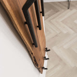 Garderobe Levi DH Interior Akazie LxBxH 110x36x27 Akazienholz Stimmungsvoller Fotoausschnitt