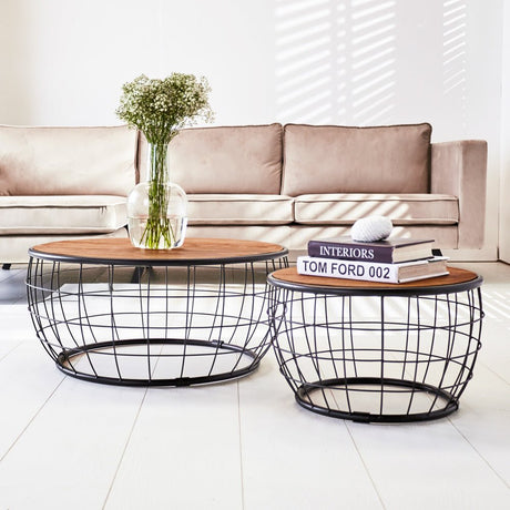 Couchtisch Mace Dimehouse Braun LxBxH 80x80x42 Mangoholz Stimmungsvolles Foto diagonal von vorne