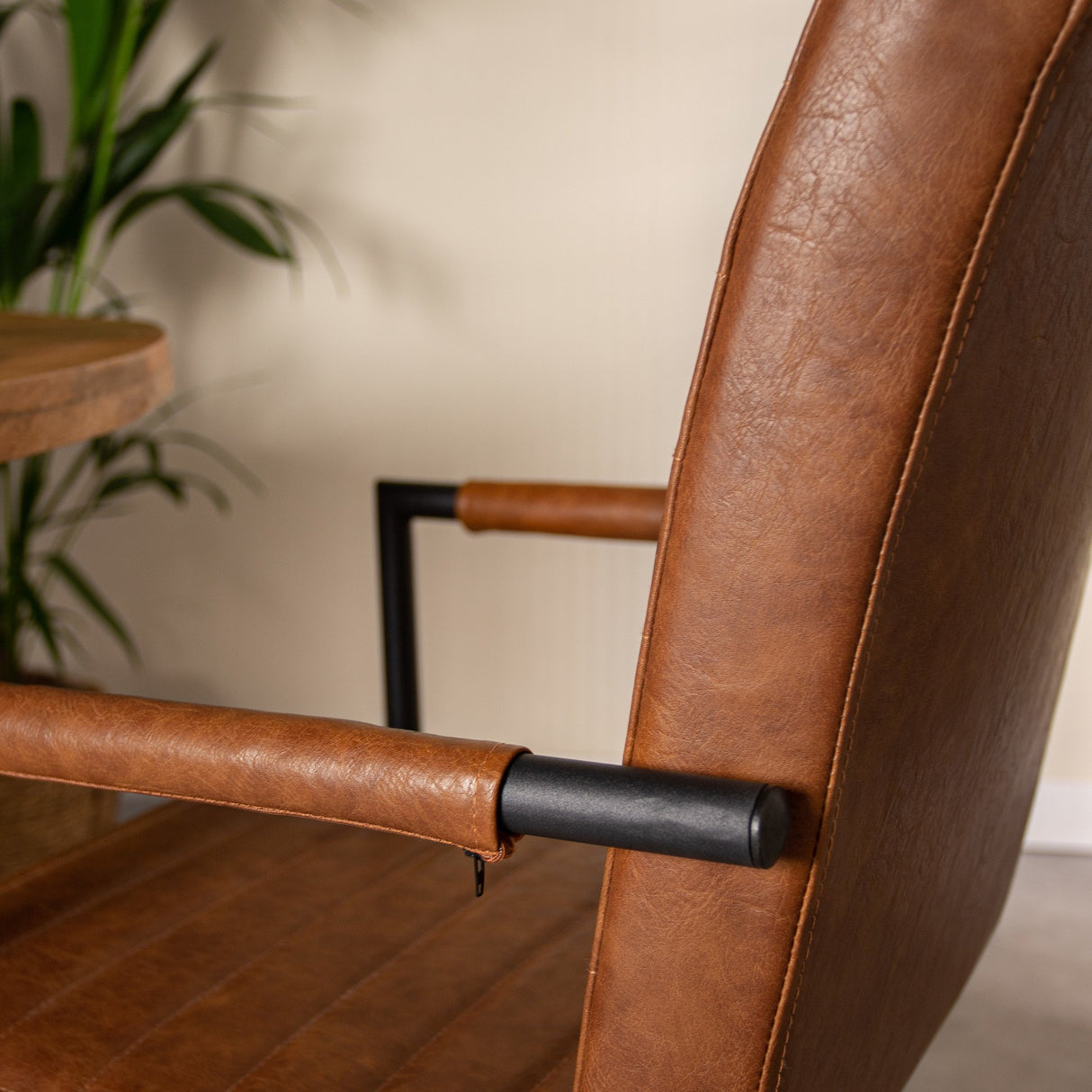 Esszimmerstuhl BHs Dimehouse Cognac LxBxH 73x59x58 Kunstleder Stimmungsvolles Fotodetail