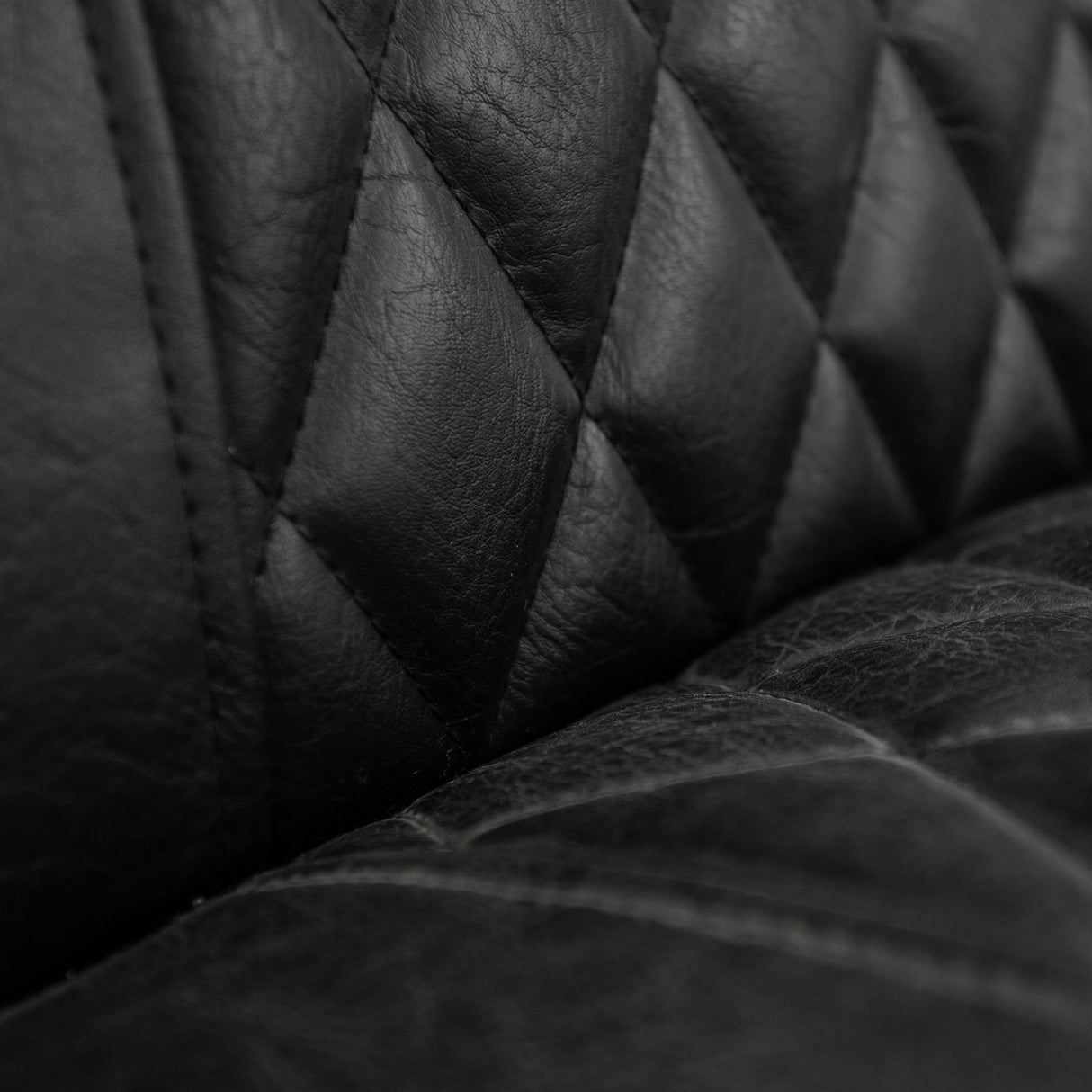 Sessel Peter Dimehouse Schwarz LxBxH 68x63x45 Kunstleder Stimmungsvolles Fotodetail