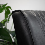 Sessel Peter Dimehouse Schwarz LxBxH 68x63x45 Kunstleder Atmosphärenfoto anders